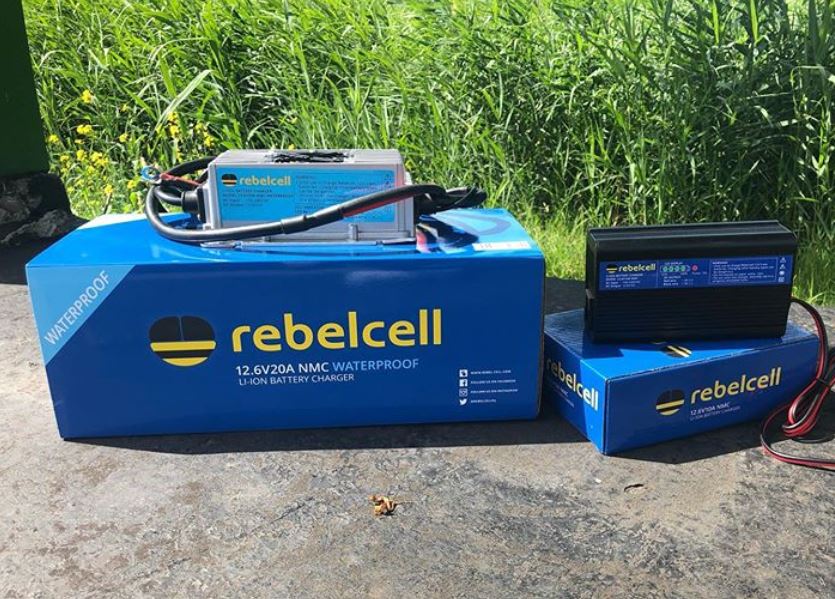 Neu!
Ladegeräte für die AV-Serie